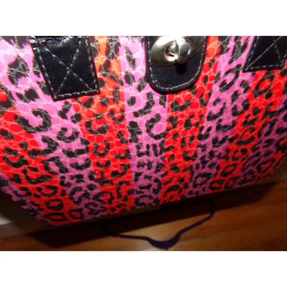 Colorful leopard print‎ 8 1/2 x 11 file folder tote Opens to accordian file